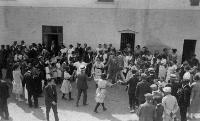 Sardanes a la Plaça de la Llibertat