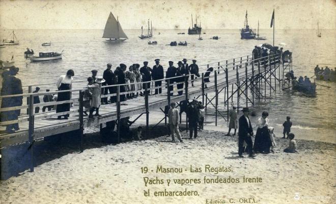 19 - Las Regatas. Yachs y vapores fondeados frente el embarcadero