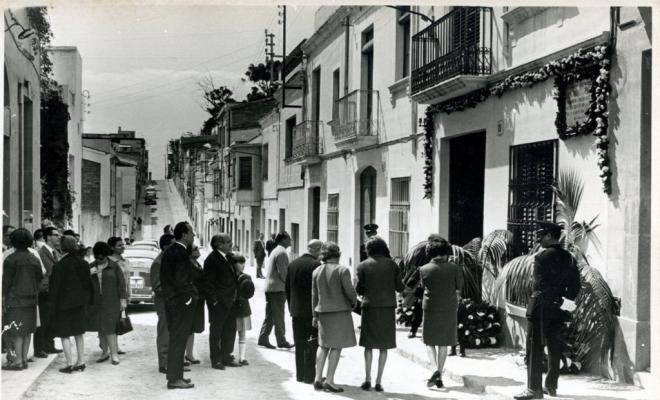 Acte de col·locació de la placa commemorativa a la casa natal de Lluís Millet