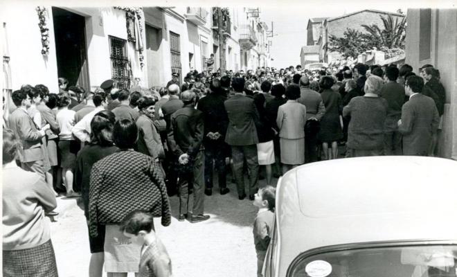 Acte de col·locació de la placa commemorativa a la casa natal de Lluís Millet