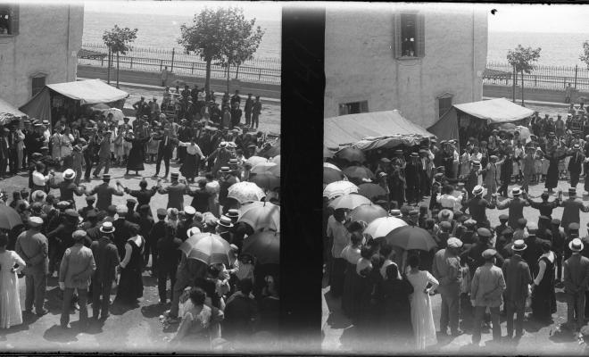 Ballada de sardanes a la plaça de la llibertat