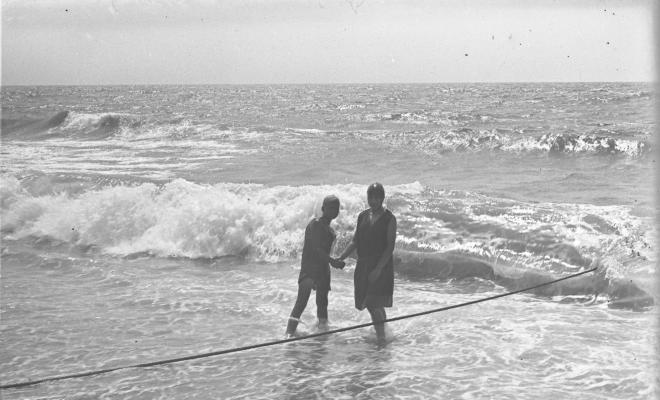Banyistes a la platja
