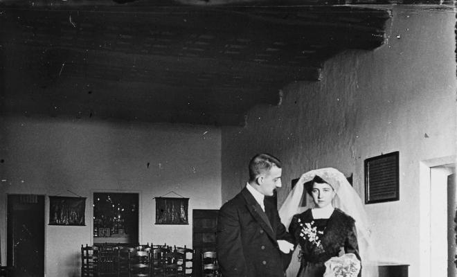 Retrat parella casada a l'interior d'una casa