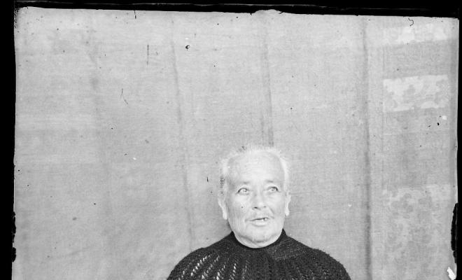 Retrat de dona gran a la casa benèfica
