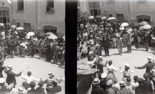 Sardanes a la plaça de la llibertat