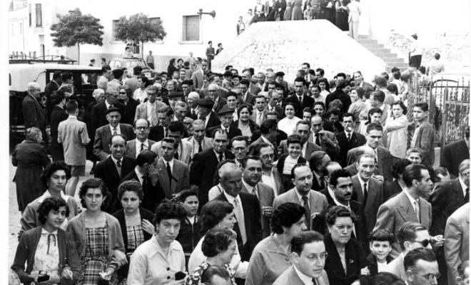 Sortida de l'església el dia de Corpus