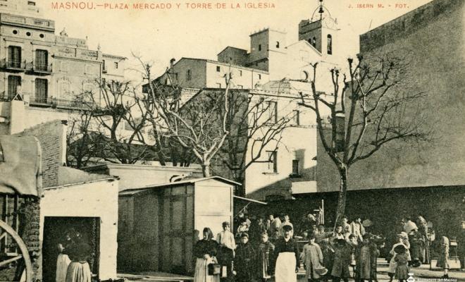 Plaza mercado y torre de la iglesia