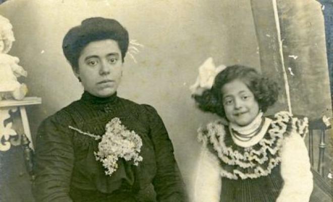 Retrat de l'Angelina Ventura Aymà amb la seva mare