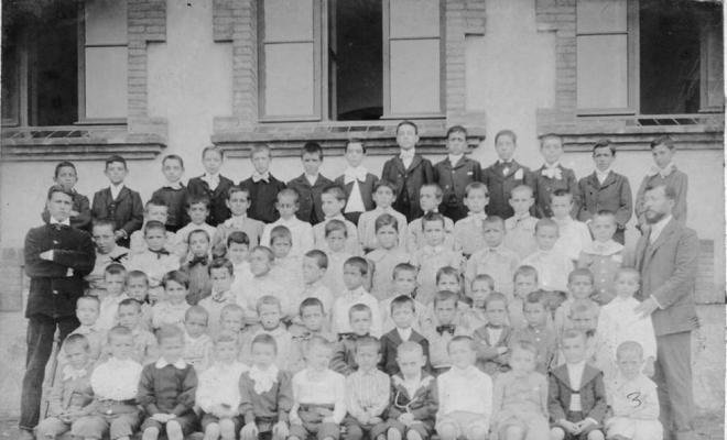 Grup d'escolars a l'escola Ocata