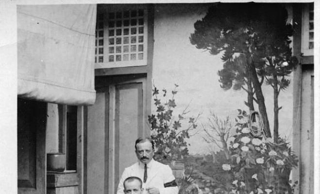 Salvador Millet Villà amb dos companys