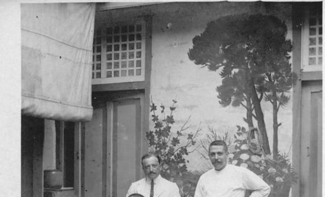 Salvador Millet Villà amb dos companys