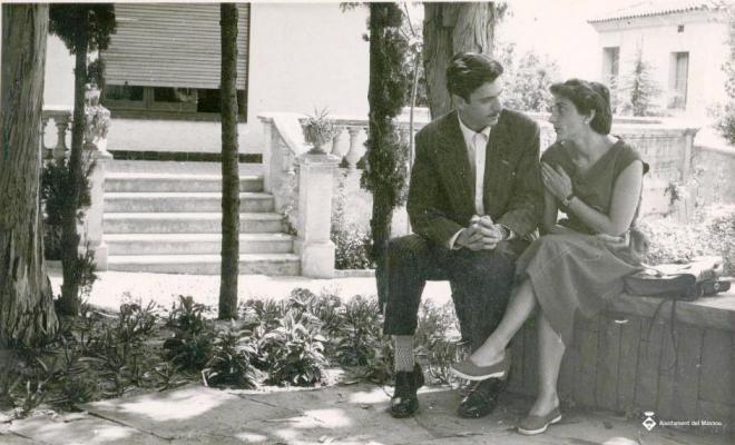 Teresa Torres al jardí de l'alberg