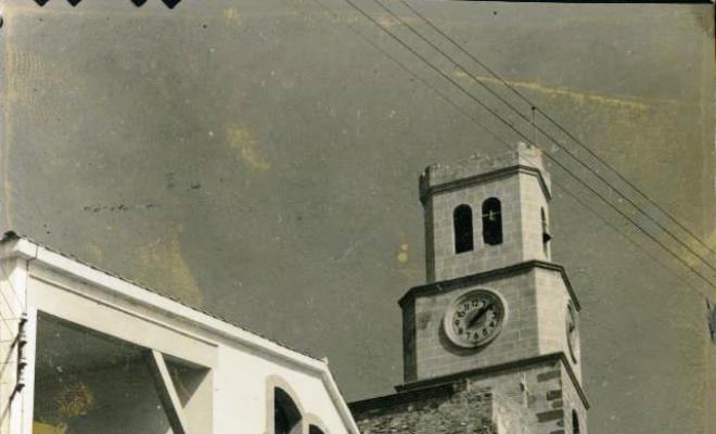 Vista de la rectoria i de l'església de Sant Pere