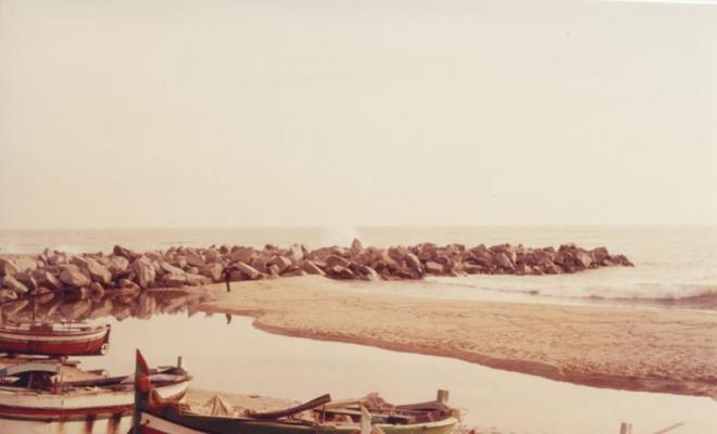 Barques de pesca a la platja dels pescadors