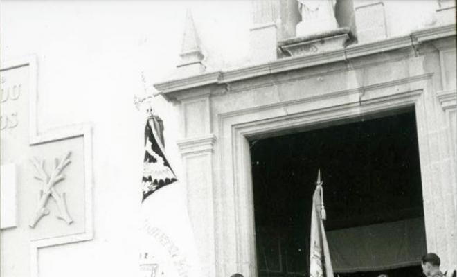 Processió de Corpus sortint de l'església de Sant Pere