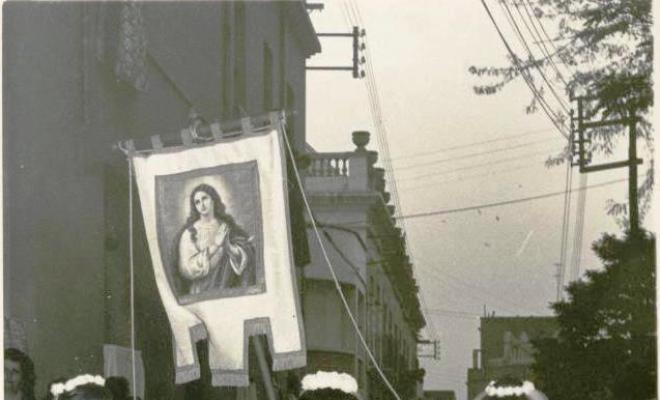 Processó de Corpus, nenes portant un estendard