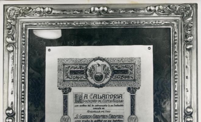 Títol de concessió de medalla d'or de la Calàndria a Gerard Maristany i Maristany