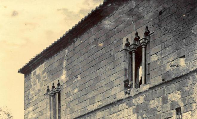 Façana de la Casa Gran, a Castelló d'Empúries