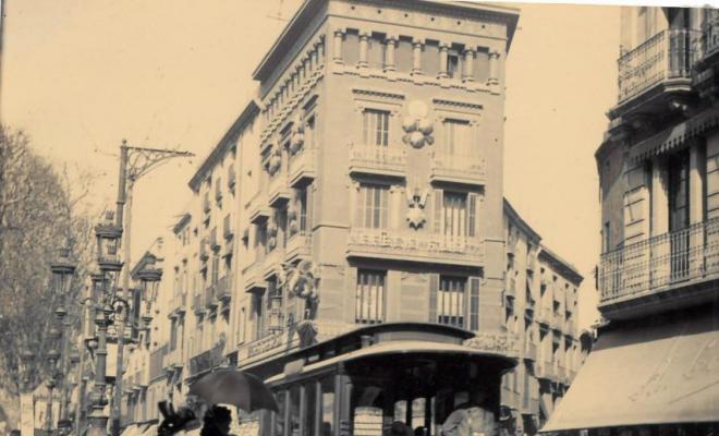 Tramvia i rambla de Barcelona