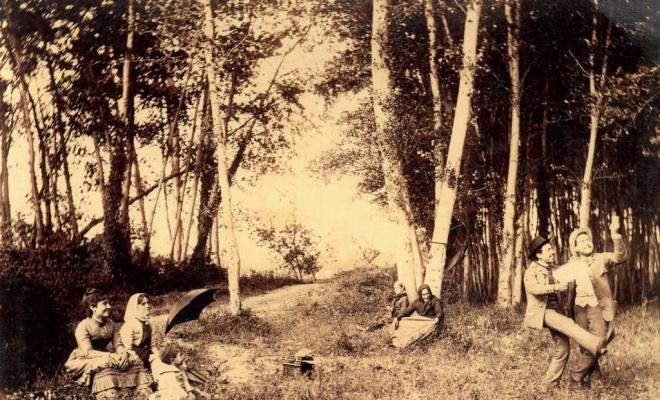 Grup de persones fent picnic a Montornès