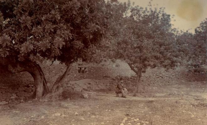 Home al camp a Mont Pelat