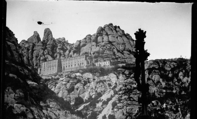 Vista de la muntanya de Montserrat i el Monestir