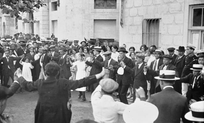 Ballada de sardanes a la carretera de Barcelona