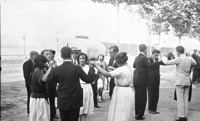 Ballada de sardanes a la carretera de Barcelona