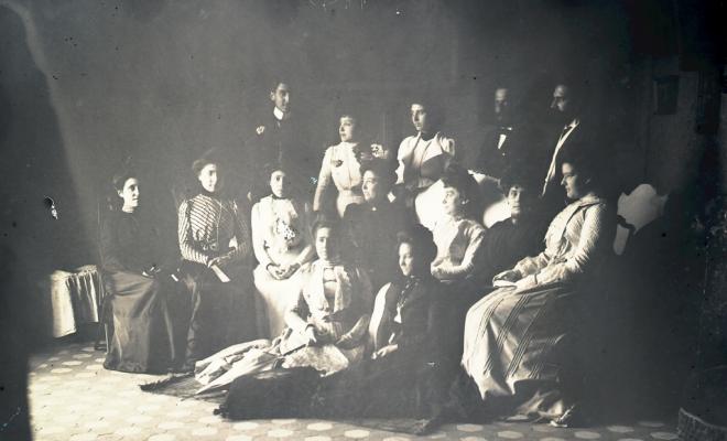 Retrat d'un grup de dones i homes