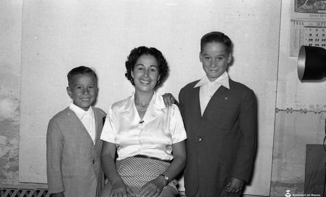 Retrat d'una dona amb dos nens