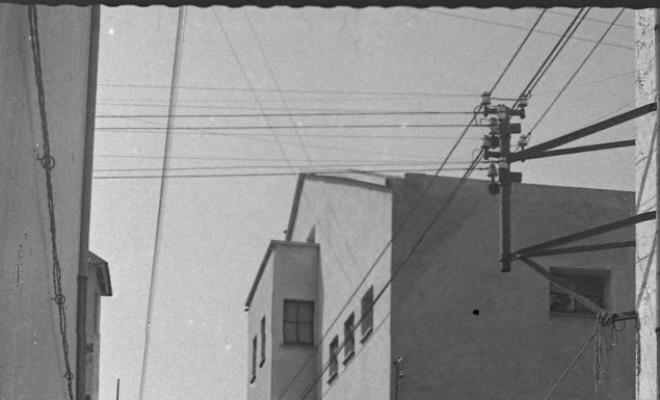 Carrer engalanat durant la inauguració de la Calàndria