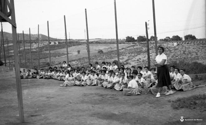 Danses de la Secció Femenina a l'Alberg
