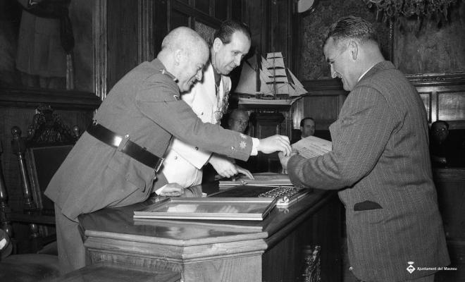Festa franquista de l'Alliberament, lliurament de medalles