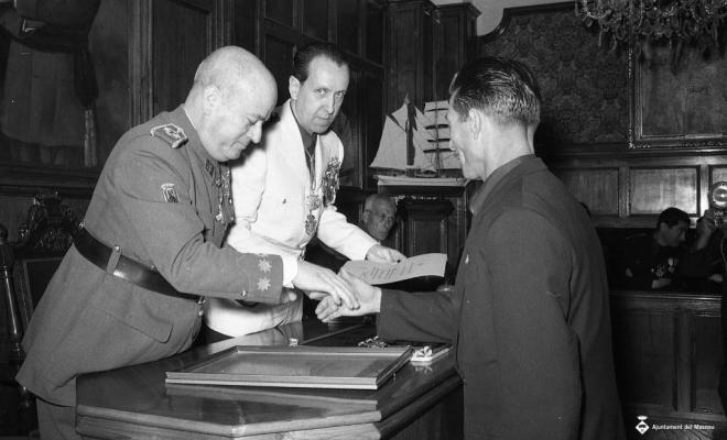 Festa franquista de l'Alliberament, lliurament de medalles