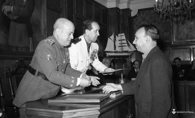 Festa franquista de l'Alliberament, lliurament de medalles