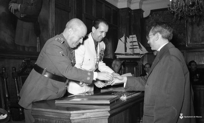 Festa franquista de l'Alliberament, lliurament de medalles