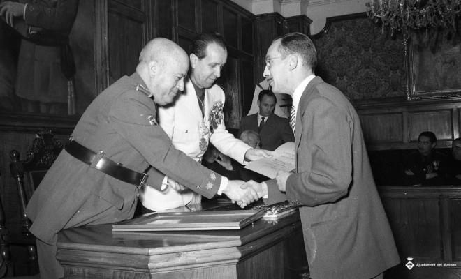 Festa franquista de l'Alliberament, lliurament de medalles
