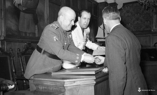 Festa franquista de l'Alliberament, lliurament de medalles