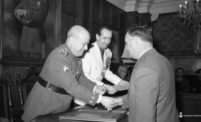 Festa franquista de l'Alliberament, lliurament de medalles