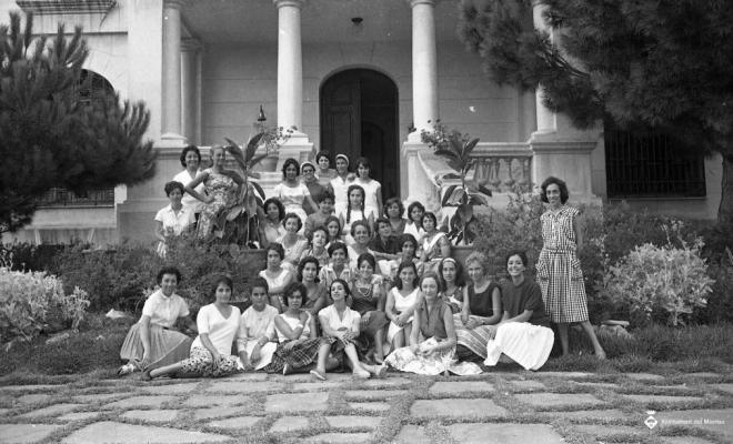 Noies de la secció femenina a l'Alberg