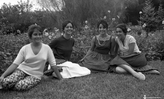 Noies de la secció femenina a l'Alberg