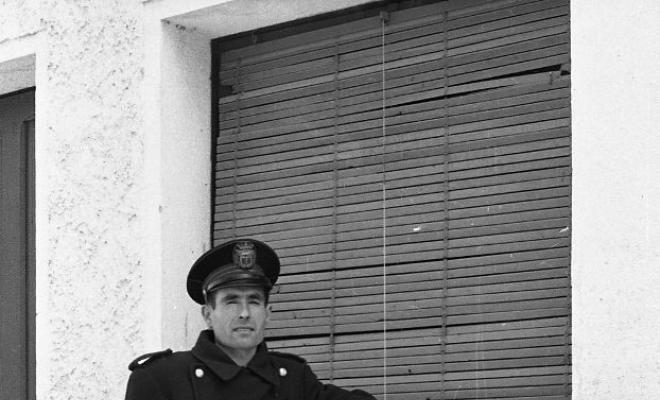 Home amb uniforme