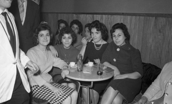 Gent en un bar