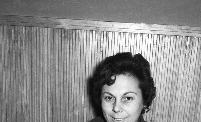 Dona en un bar