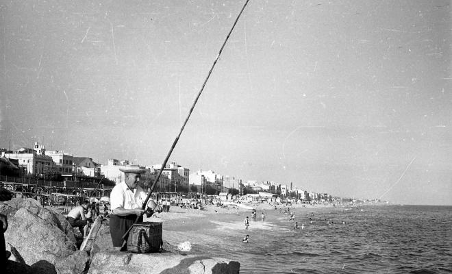 Home pescant a l'espigó