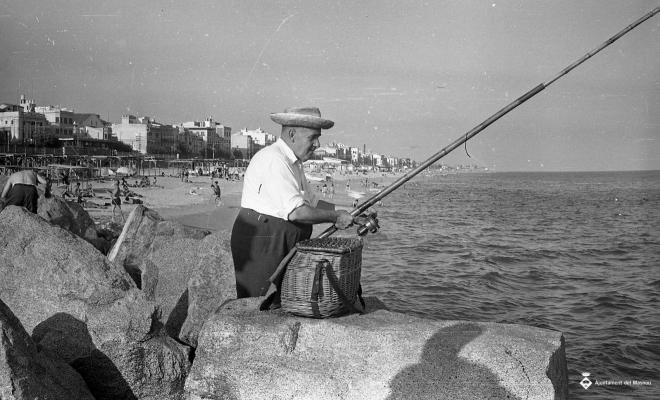 Home pescant a l'espigó