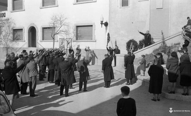 Acte de la Falange a l'església