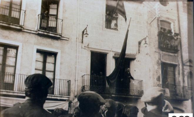 Imatge de la proclamació de la República a Martorell per Francesc Claramunt Riera