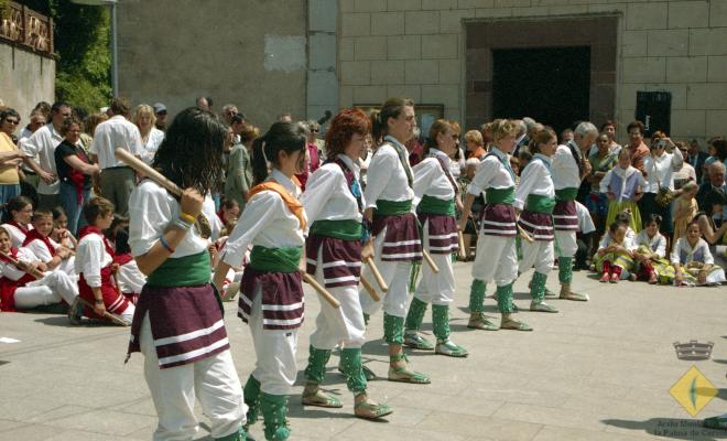Ball de bastons durant la Festa Major de Sant Isidre