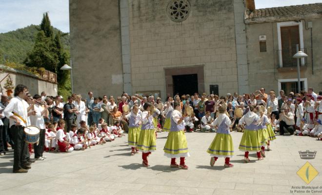 Ball de bastons durant la Festa Major de Sant Isidre